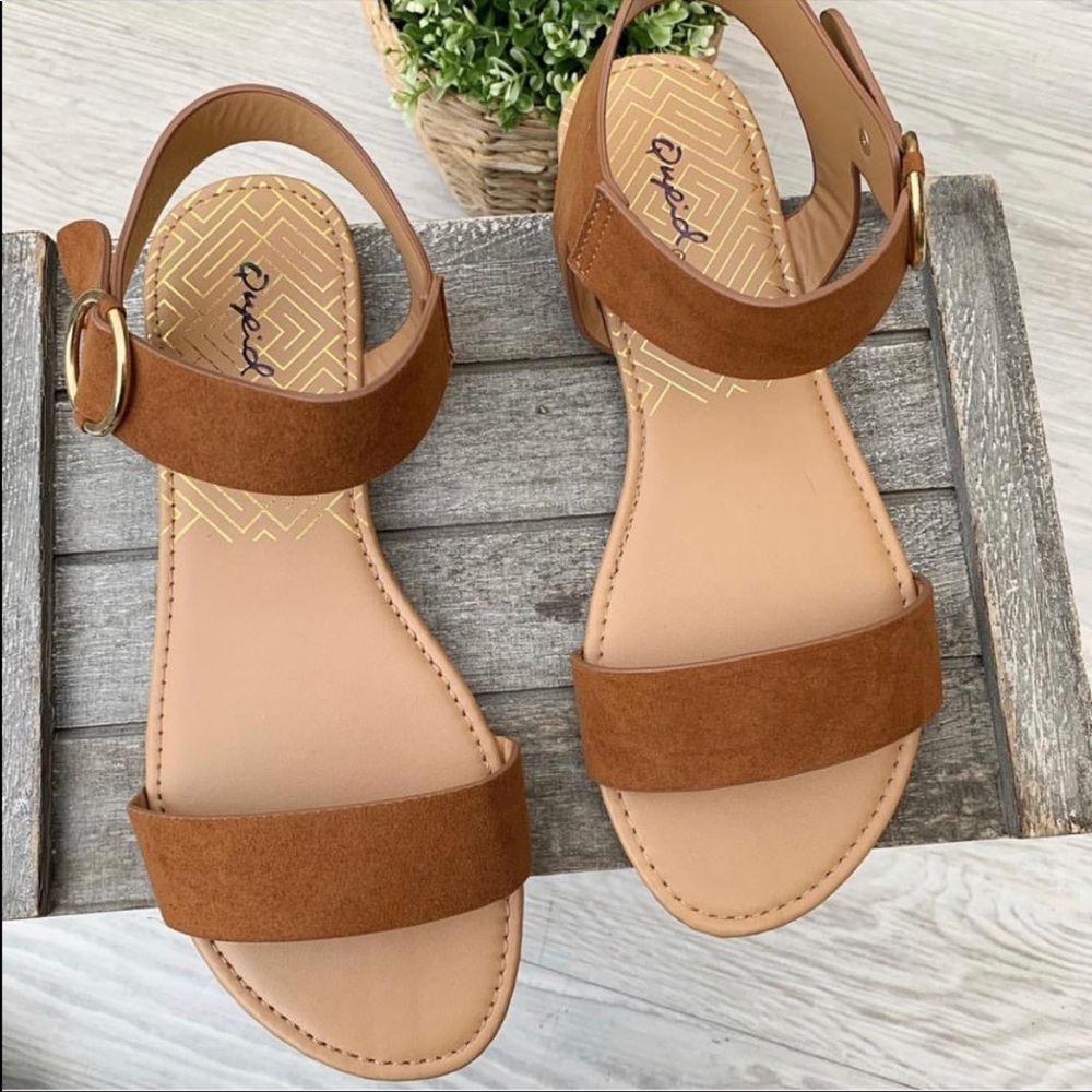 NEW Kelly Strap Sandal- in Chestnut